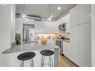 Photo #4: 561306272 Listing