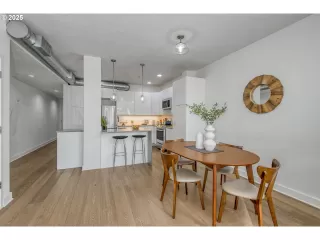 Photo #6: 561306272 Listing