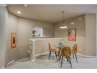 Photo #3: 561512578 Listing 