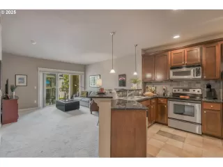 Photo #4: 561512578 Listing 