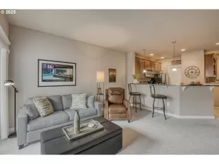 Photo #6: 561512578 Listing 