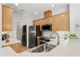 Photo #6: 561882858 Listing 