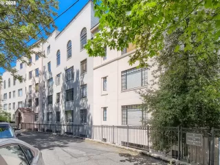 Photo #2: 562379480 Listing 