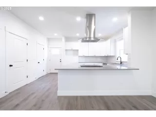 Photo #4: 562400329 Listing 