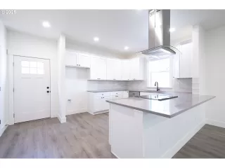 Photo #5: 562400329 Listing 