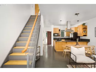 Photo #2: 562445442 Listing