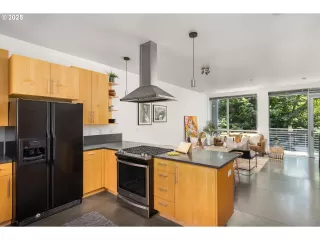 Photo #3: 562445442 Listing