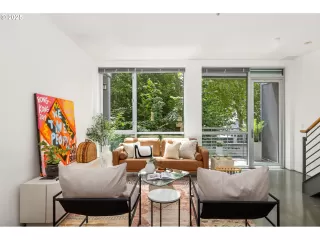 Photo #6: 562445442 Listing