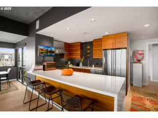 Photo #1: 563539754 Listing