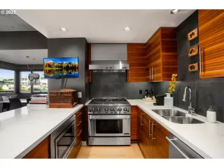 Photo #2: 563539754 Listing