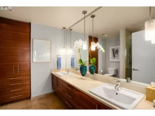 Photo #5: 563539754 Listing