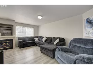 Photo #4: 564541407 Listing