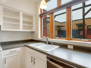 Photo #4: 565105932 Listing 