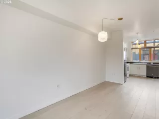 Photo #6: 565105932 Listing 