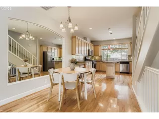 Photo #2: 565304115 Listing