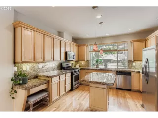 Photo #4: 565304115 Listing