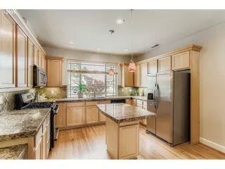 Photo #5: 565304115 Listing