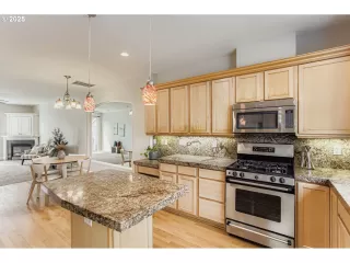 Photo #6: 565304115 Listing