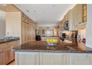 Photo #4: 565570312 Listing