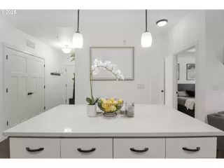 Photo #4: 566629418 Listing