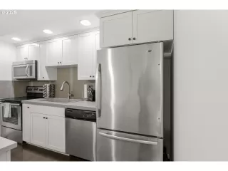 Photo #5: 566629418 Listing