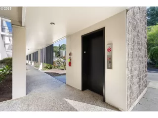 Photo #2: 566658323 Listing