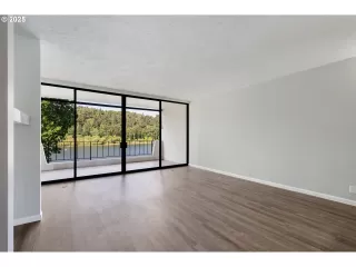 Photo #6: 566658323 Listing