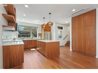 Photo #4: 566771411 Listing