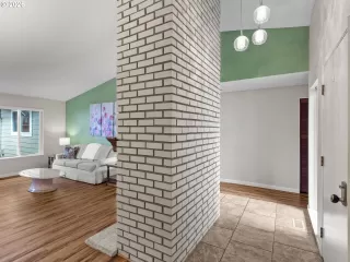 Photo #5: 567101558 Listing 