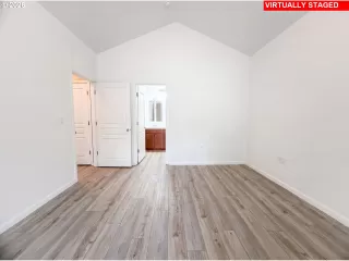 Photo #3: 567687710 Listing