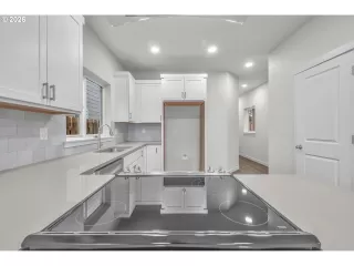 Photo #5: 569379635 Listing