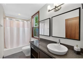 Photo #5: 569589778 Listing 