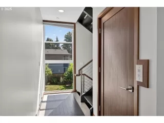 Photo #6: 569589778 Listing 