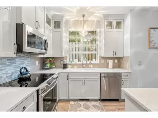 Photo #2: 569669434 Listing