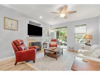 Photo #4: 569669434 Listing