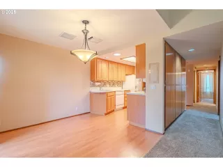 Photo #5: 570704363 Listing