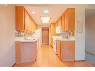 Photo #6: 570704363 Listing