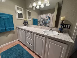 Photo #3: 570865877 Listing