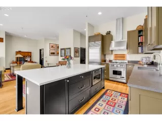 Photo #3: 571016023 Listing 