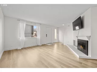 Photo #6: 572873580 Listing 