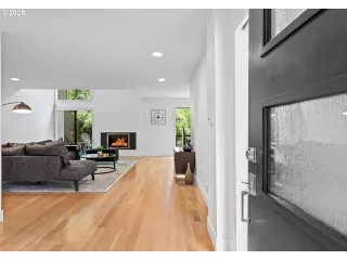 Photo #3: 574090754 Listing