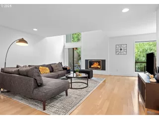 Photo #4: 574090754 Listing