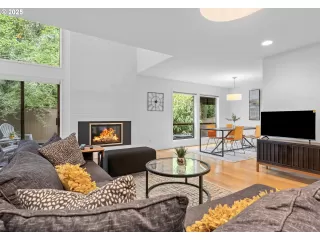 Photo #6: 574090754 Listing