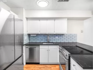 Photo #3: 574155116 Listing