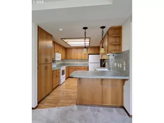 Photo #6: 575336219 Listing