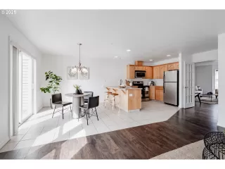 Photo #3: 575778094 Listing