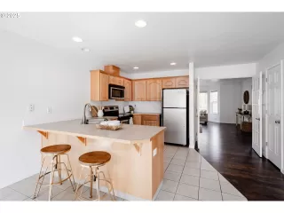 Photo #6: 575778094 Listing