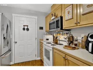 Photo #4: 575965627 Listing
