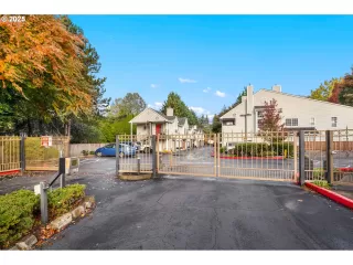 Photo #3: 576079540 Listing 