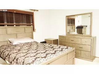 Photo #5: 576622080 Listing